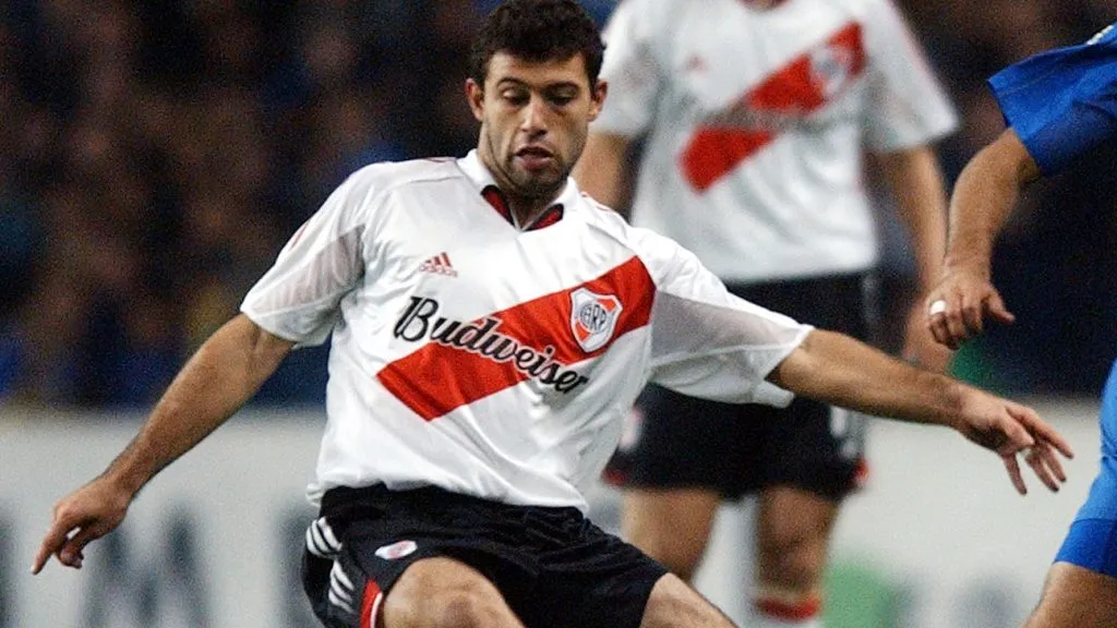Mascherano durante un partido de River.