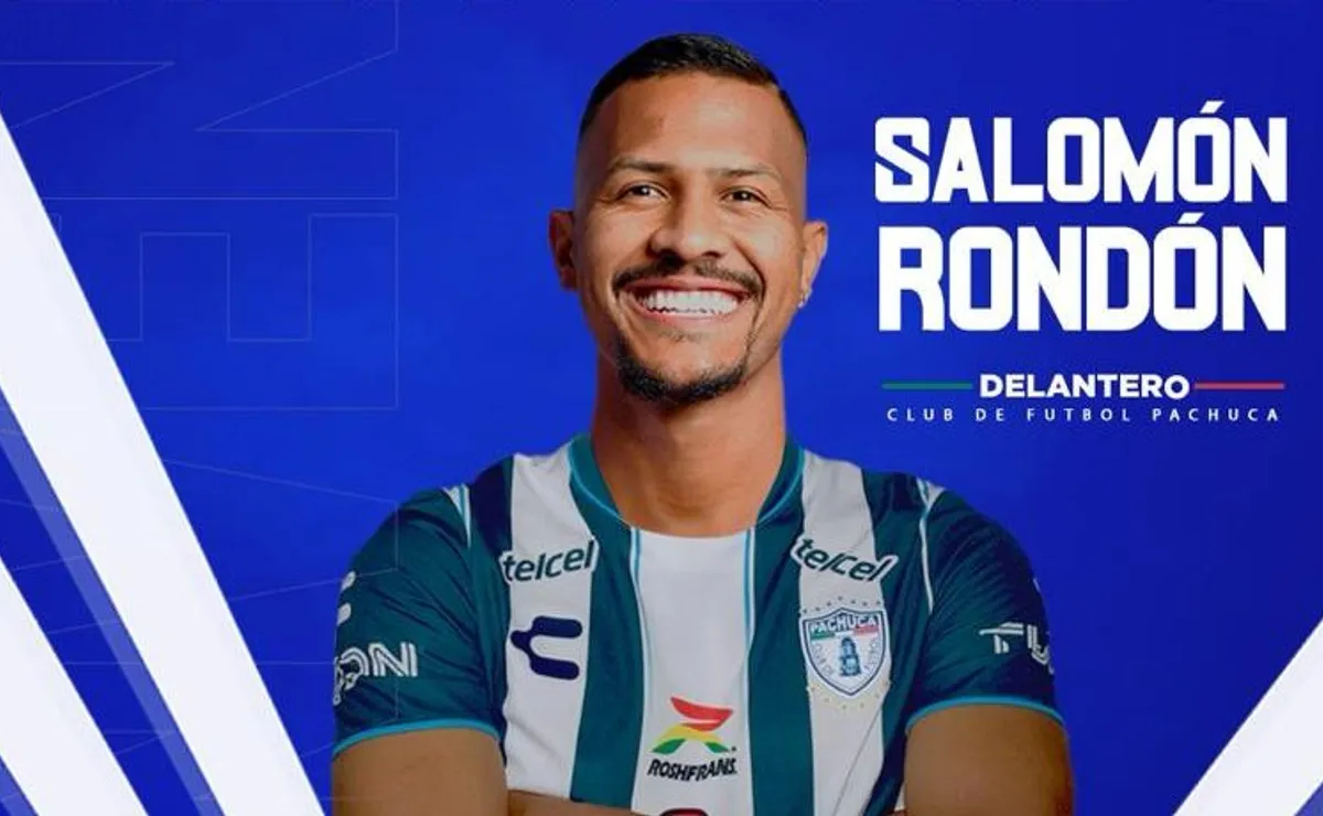 La presentación oficial de Salomón Rondón en Pachuca de México.