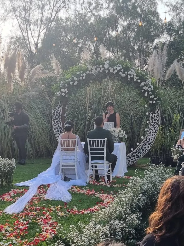 La ceremonia del casamiento de Paulo Díaz, acompañado por familiares y amigos del fútbol.