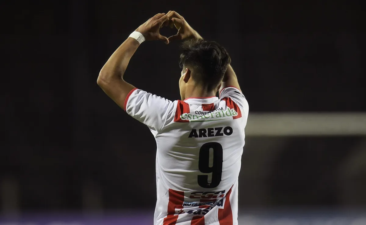 Matías Arezo, de sus inicios en River Plate de Uruguay a un posible desemabarco en el River Plate argentino.
