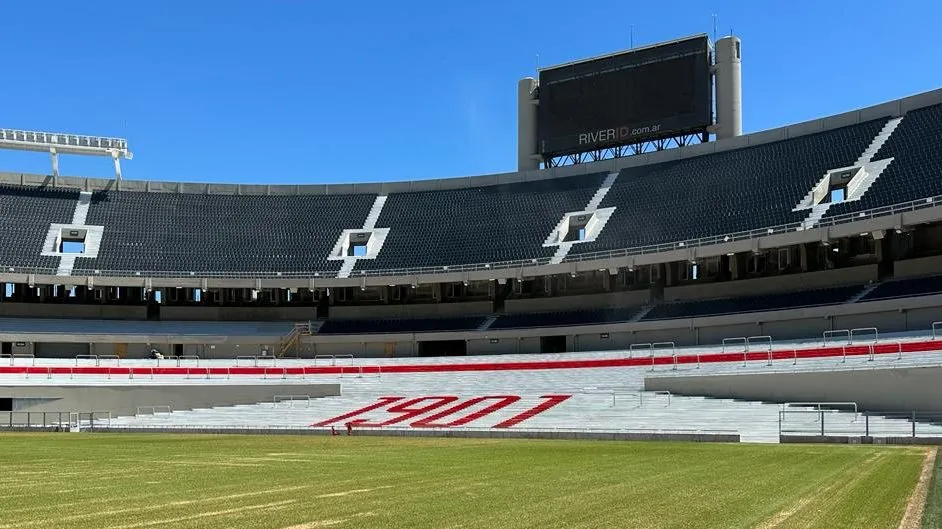 La cabecera Sívori, ya sin el cerco metálico.