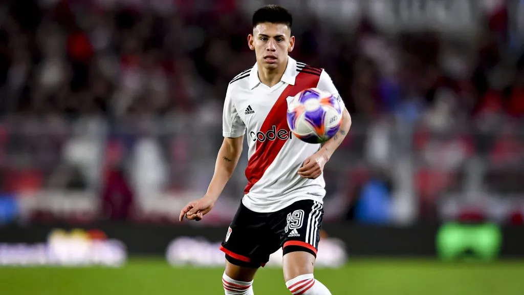 Claudio Echeverri jugará al menos un año más en River.