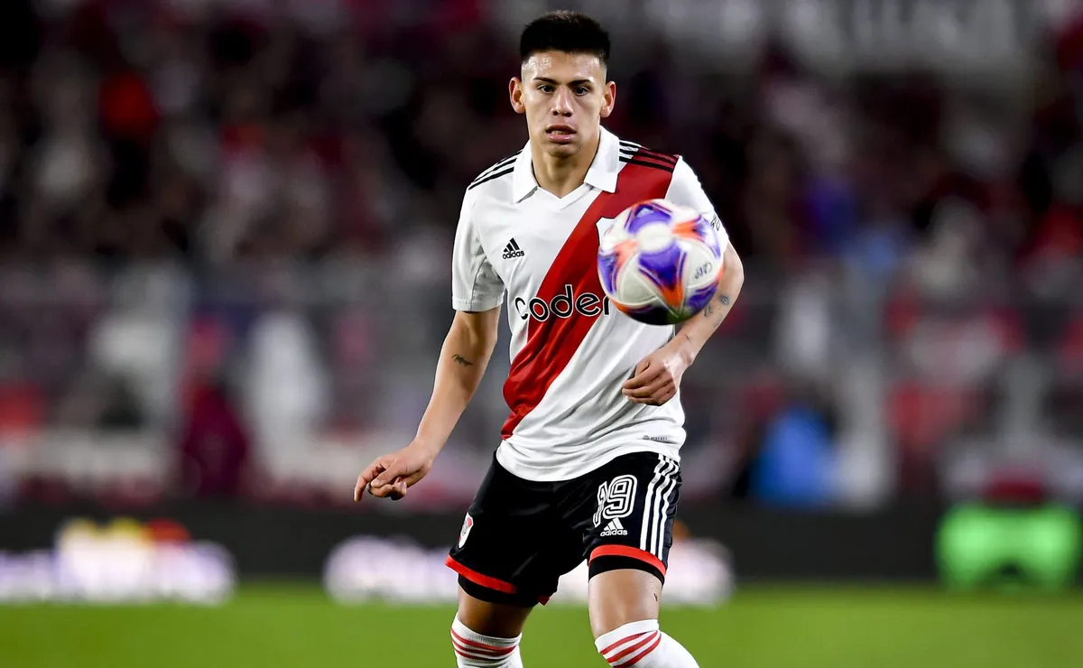 Claudio Echeverri volvió a jugar en River después de su venta al Manchester City.