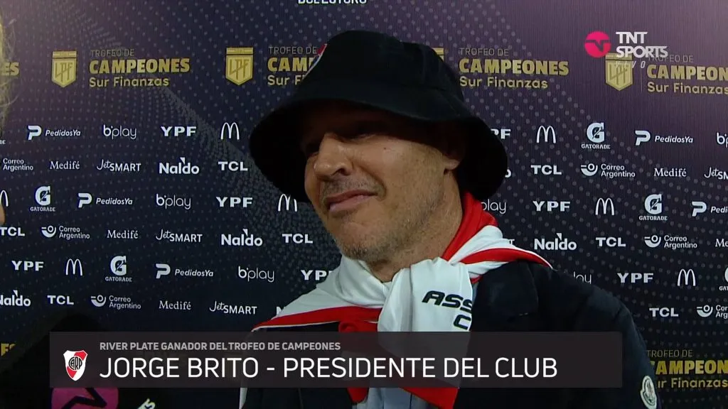 Brito estuvo festejando con un piluso en la cabeza que se hizo meme.