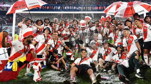 Varios jugadores de River se entrenan por su cuenta.