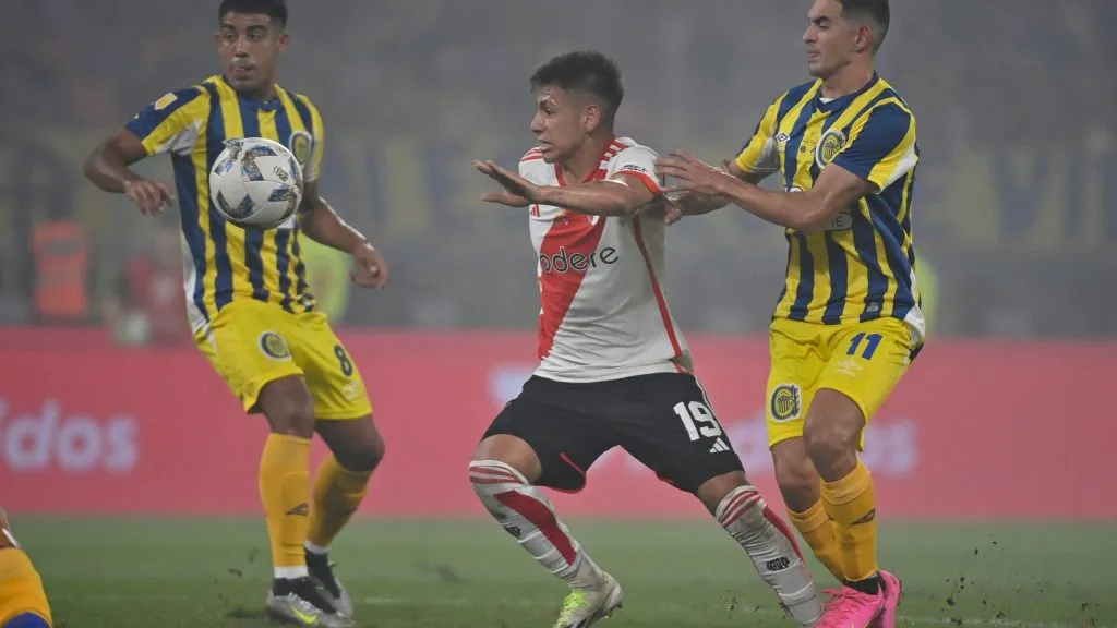 Echeverri completó un gran partido con River.