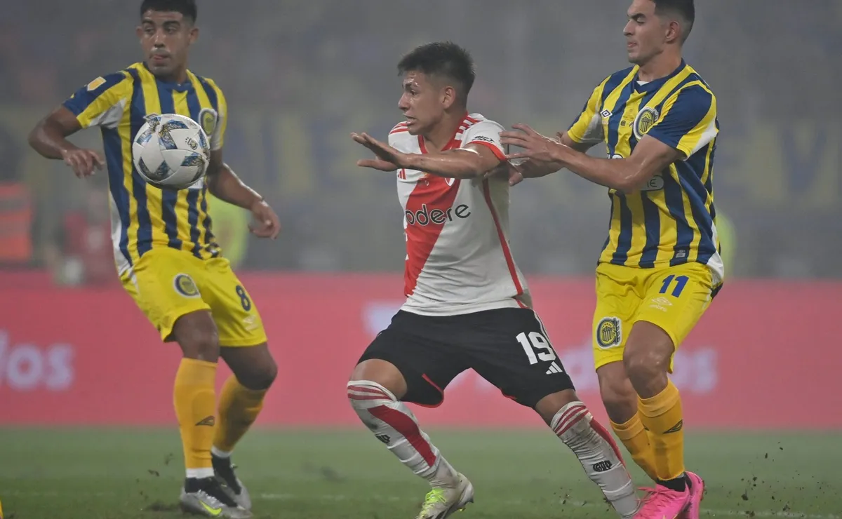 Echeverri completó un gran partido con River.