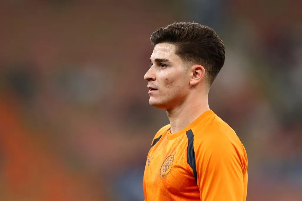 Julián arrancó en el banco de suplentes y luego saltó a la cancha en el segundo tiempo ante Urawa Red. (Foto: Getty).