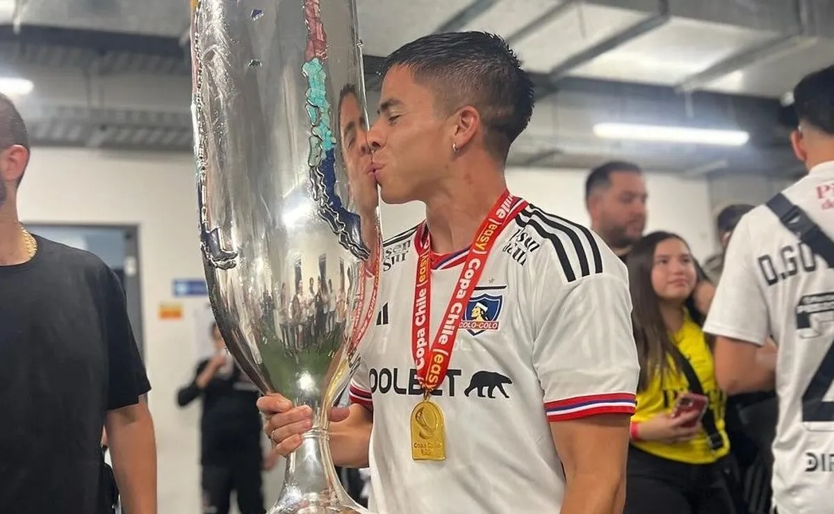 El ex mediapunta de River celebró su primer título en Chile.