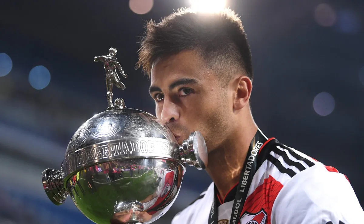 Gonzalo Martínez con la Libertadores más deseada de todos los tiempos.