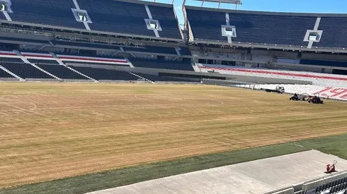Así estaba el césped del Monumental hace unos días.