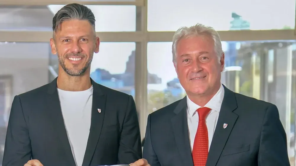 Patanian y Demichelis esperan por los refuerzos.