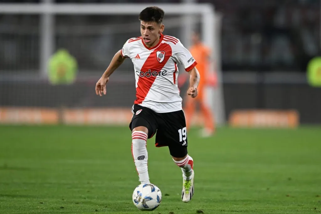 Echeverri hizo un gol ante Gimnasia y fue figura en River.