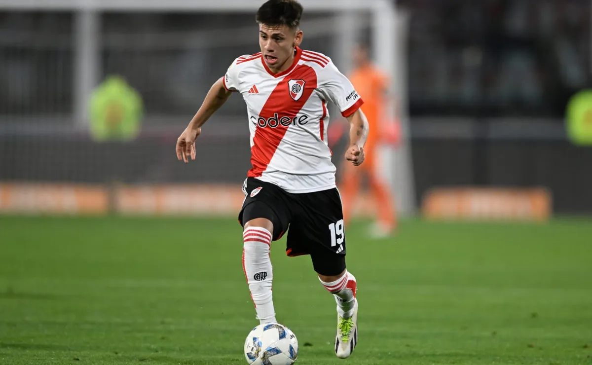 Echeverri hizo un gol ante Gimnasia y fue figura en River.