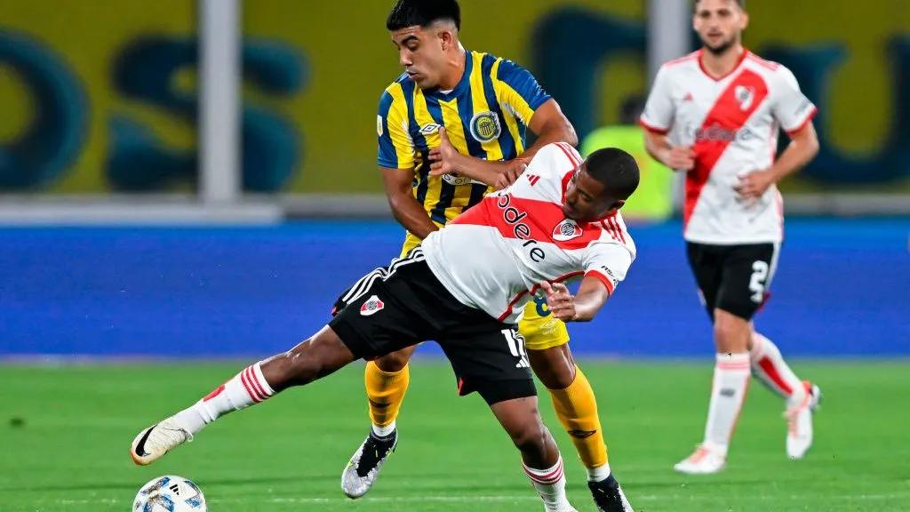 De la Cruz fue la figura ante Central, aún jugando disminuido físicamente.