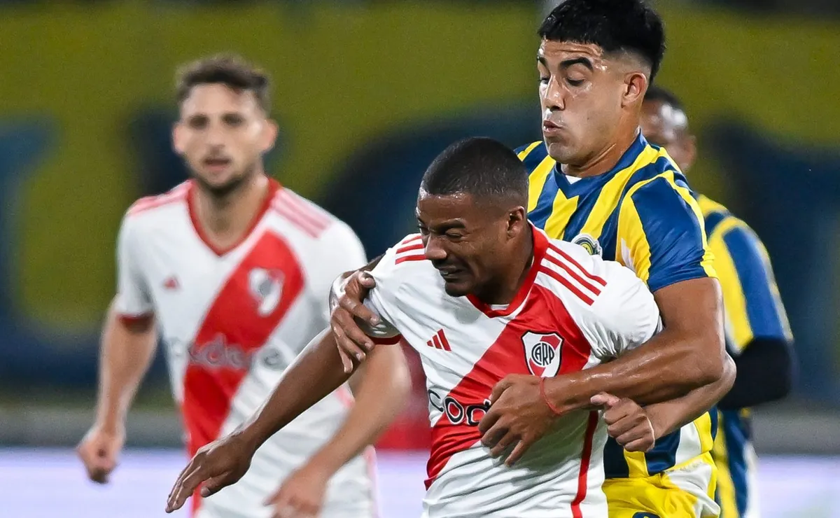 De La Cruz salió lesionado ante el Canalla.