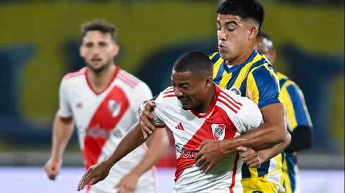 De La Cruz salió lesionado ante el Canalla.