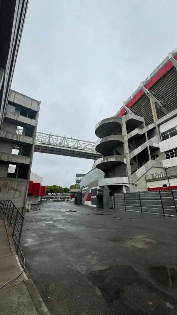 Así es el nuevo puente peatonal del Monumental (La Página Millonaria)