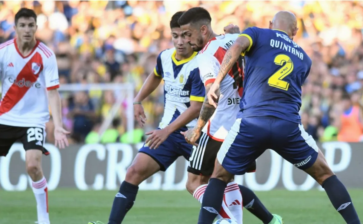 Quintana marcando a Lanzini.