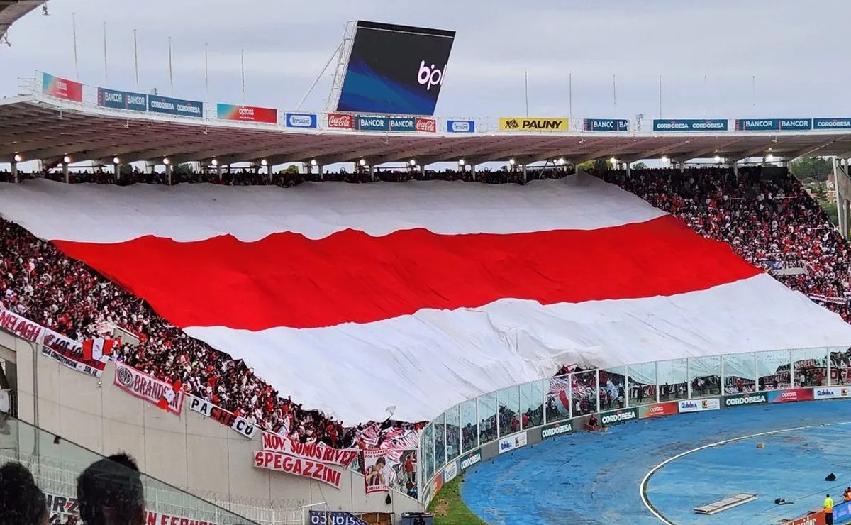 Los hinchas de River vuelven a copar el Estadio Kempes.