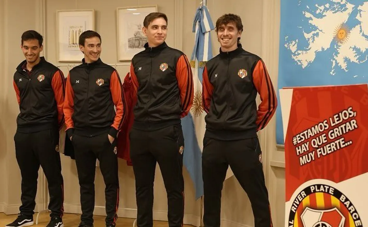La presentación de la nueva indumentaria de la Filial Barcelona en el Consulado Argentino.
