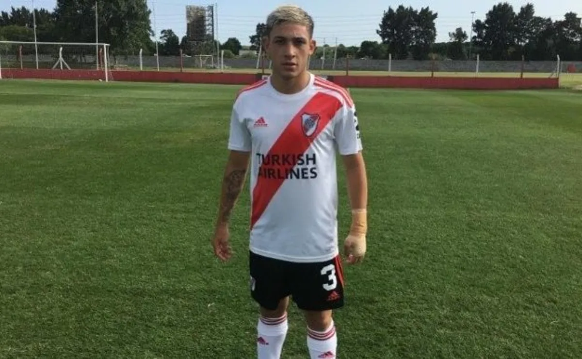 Santiago Montiel jugó en River hasta la reserva.
