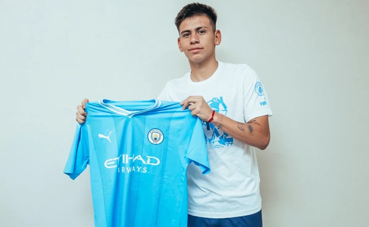 Echeverri se sumará al Manchester City, en principio, en enero de 2025.