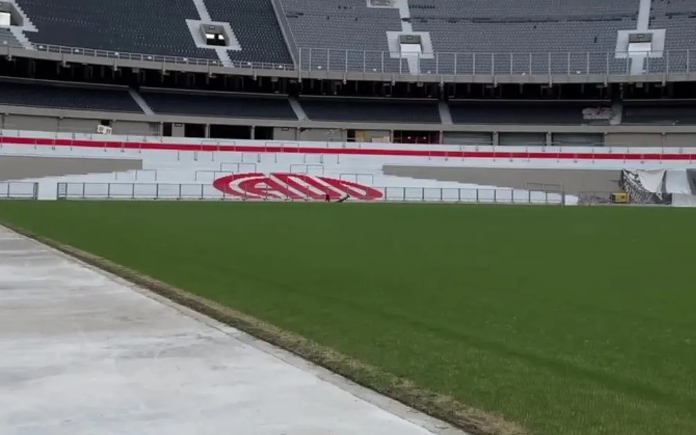 El cesped del Monumental, cada día mejor (Foto: @ObrasRiverPlate)