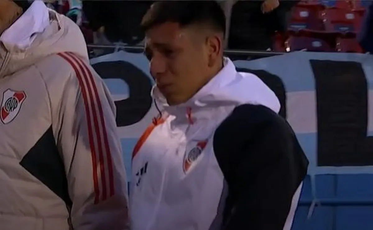 El juvenil Tobías Leiva se fue al vestuario con lágrimas y mucho dolor.