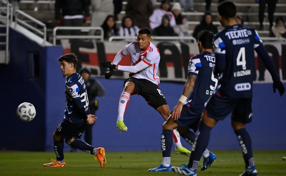 Herrera metió un golazo para el empate ante Monterrey