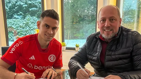 Borré firmó contrato acompañado del presidente de Inter.