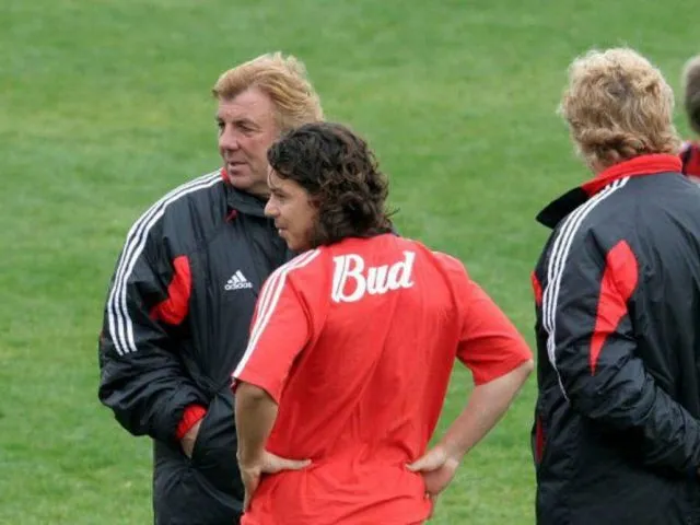 Mostaza dirigió a River en dos etapas: 1989/90 y en 2005, en la antesala del escándalo con Gallardo.