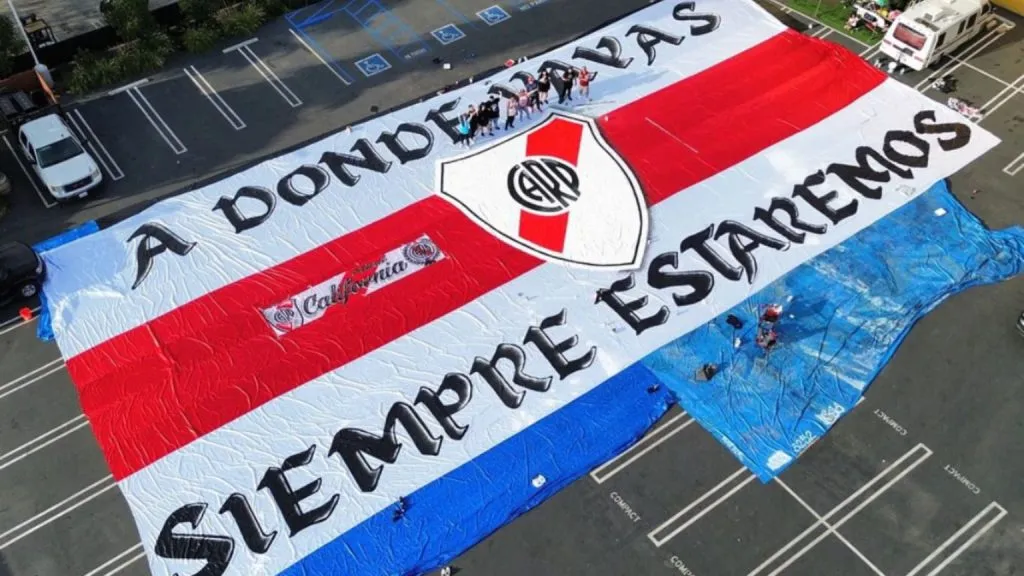 Los hinchas esperan desplegar la bandera en los amistosos. (Foto: Filial California).