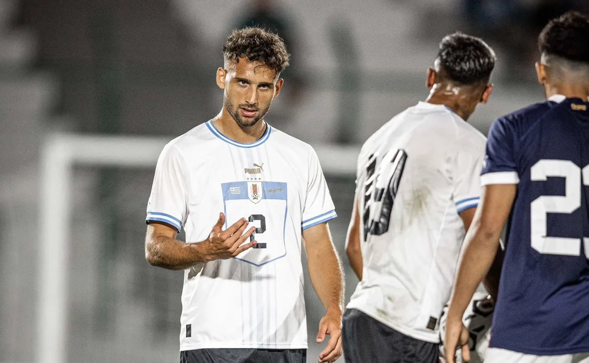 Boselli no suma minutos en Uruguay y podría volver antes de tiempo.