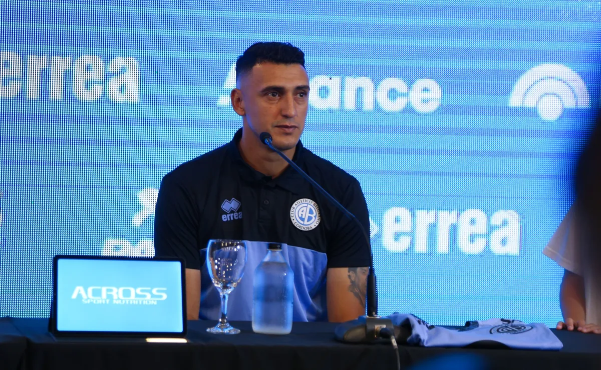 Matías Suárez durante su presentación en Belgrano.