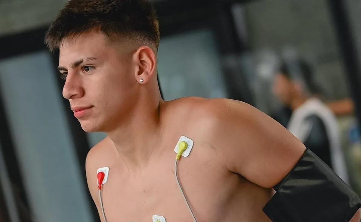 La primera foto de Echeverri en River luego de la noticia de su venta al City. El Diablito apenas tuvo unos días de pretemporada en USA. (Foto: Prensa River).