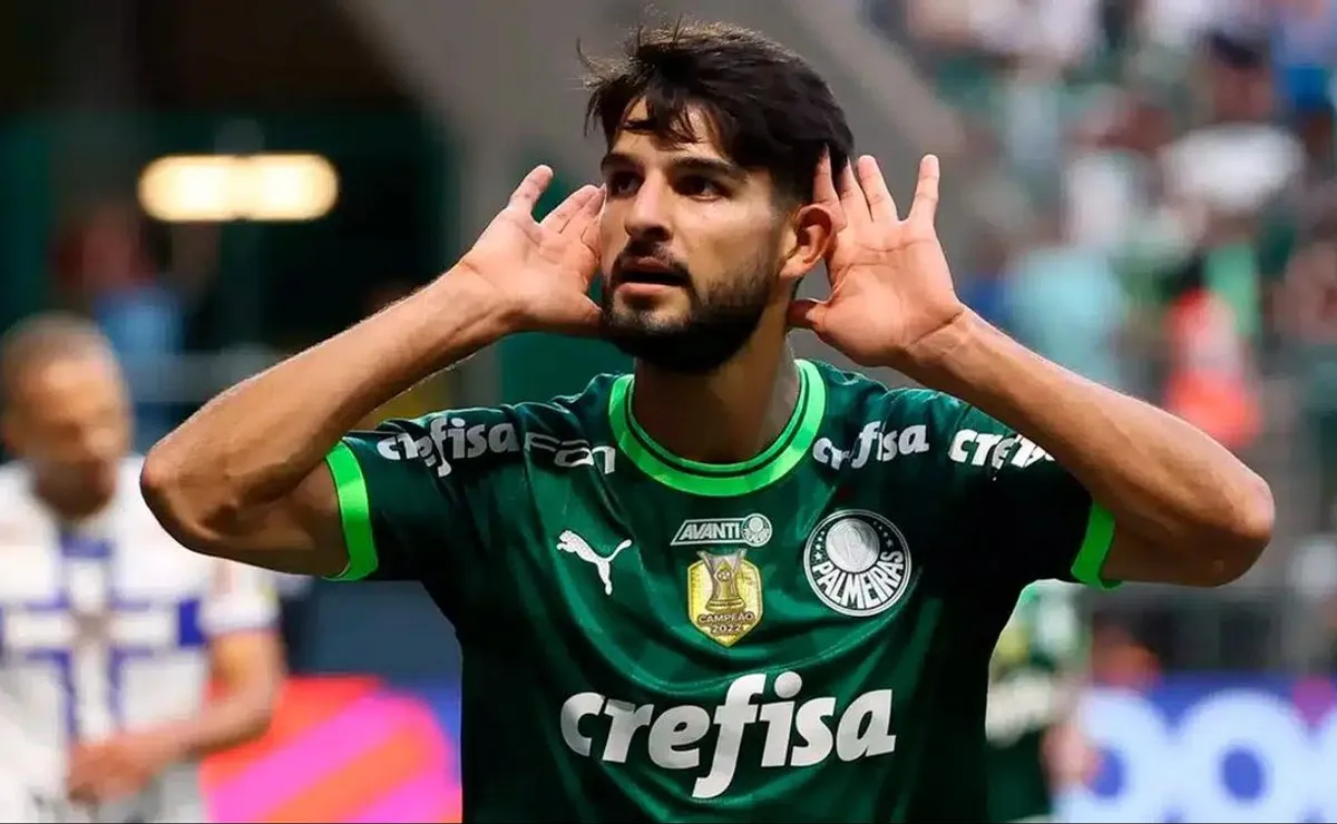 José Manuel López, el delantero apuntado por River.