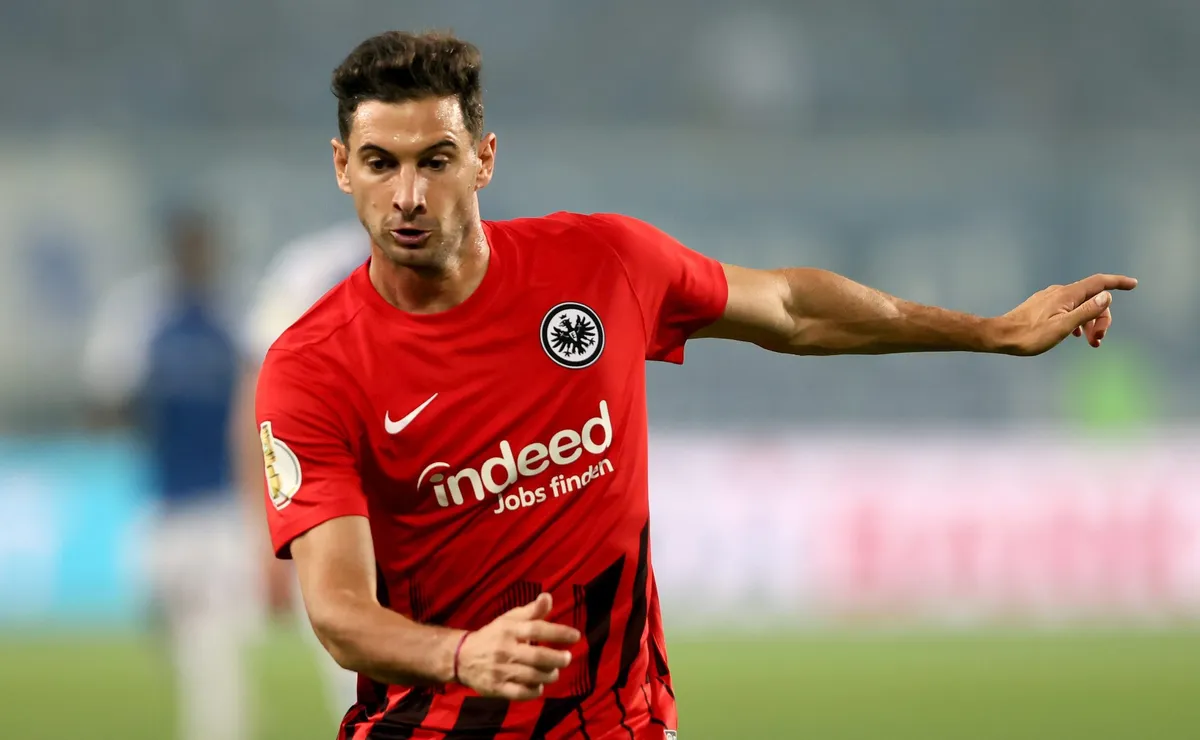 Alario no volverá a River en este mercado.