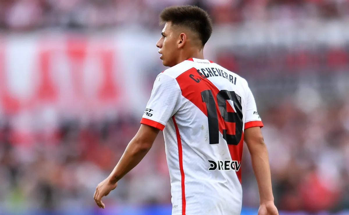 Echeverri puede meterse en el equipo ante Independiente Rivadavia.