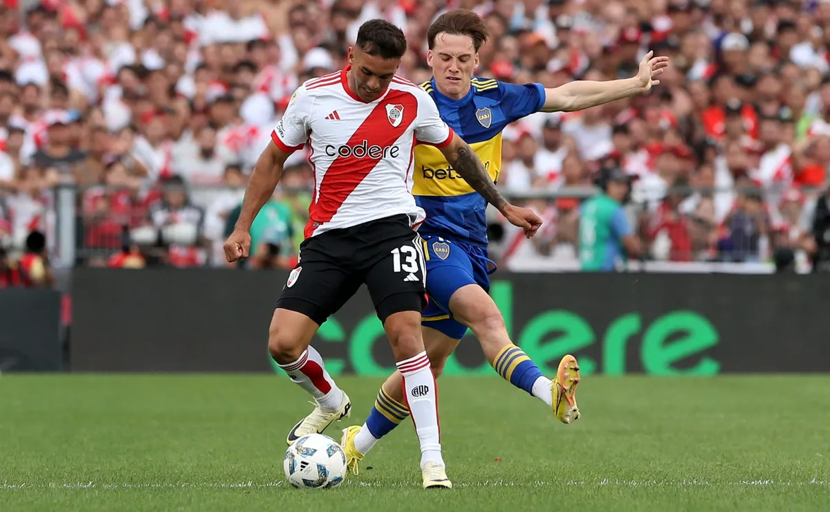 Enzo Díaz fue de los jugadores más flojos ante Boca.
