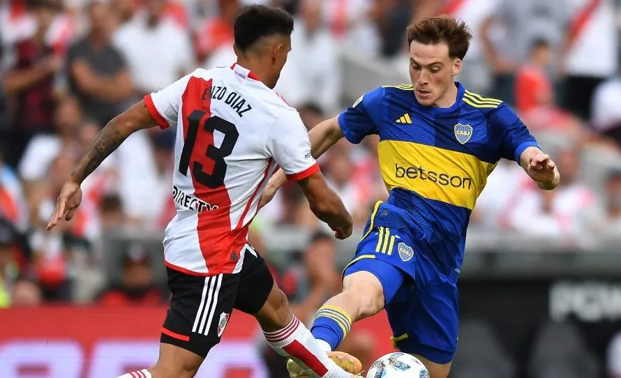 Enzo Díaz no tuvo un buen partido ante Boca. (Getty)