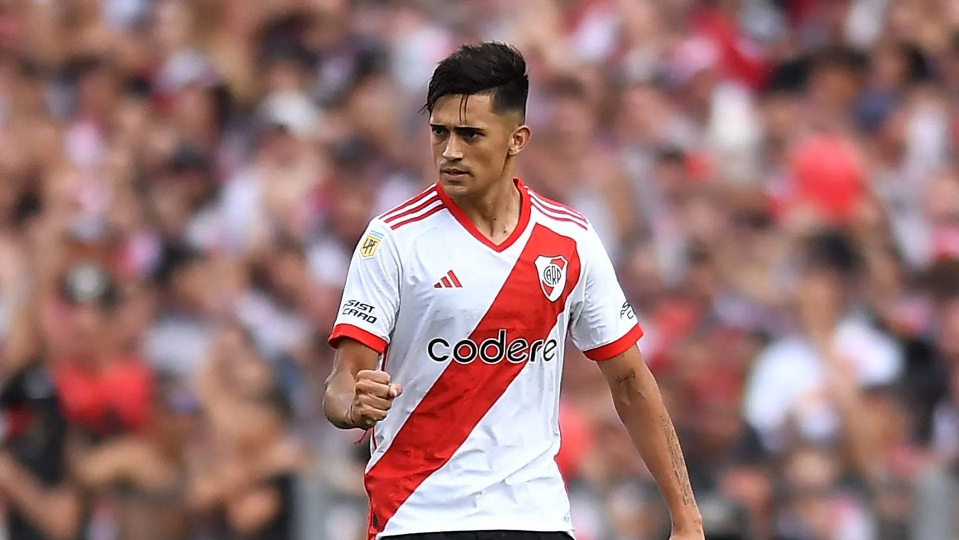 Pablo Solari  no es extremo y juega incómodo cuando Martín Demichelis lo pone en esa posición.