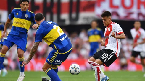 Echeverri salió lesionado en River.