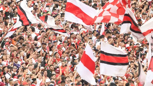 ¿River es recibido con papelitos?