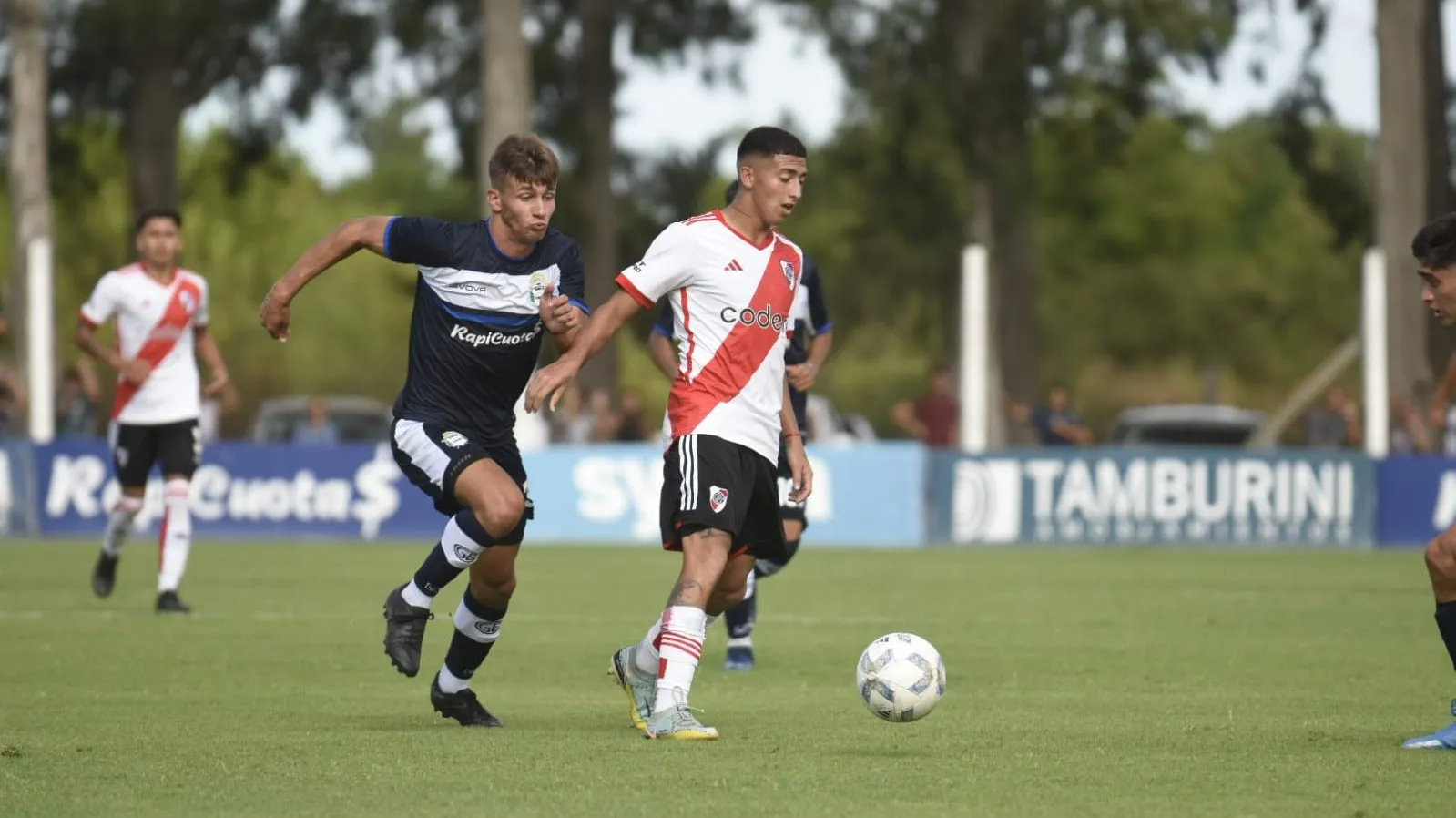 La Reserva empató en el debut.
