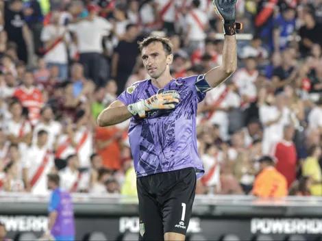 Una locura: Barovero volvió al Monumental y fue la figura de la noche