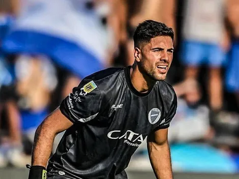 De irse en silencio de River a ser uno de los mejores arqueros del torneo