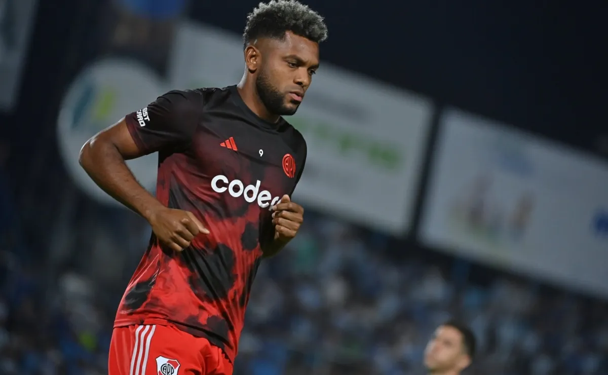 Miguel Ángel Borja sintió una molestia y pidió el cambio ante Atlético Tucumán.