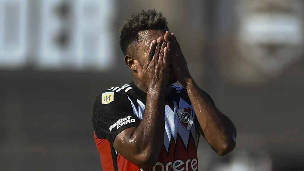 Miguel Borja se fue dolorido y es duda para el superclásico.