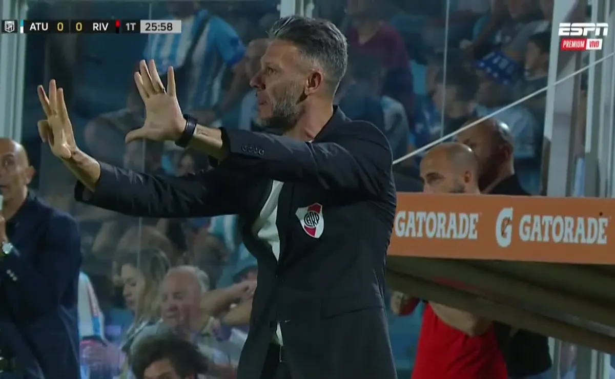 Martín Demichelis se enojó con Barco y había pedido que Borja patee el segundo penal.
